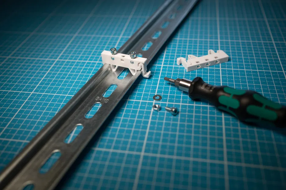 Kẹp ray DIN với khe cho đai ốc hex M3 - Image 1