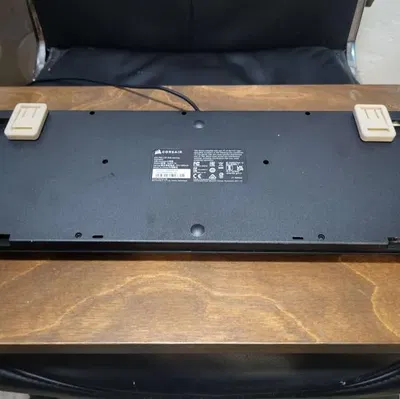 Chân đế cho bàn phím gập lại