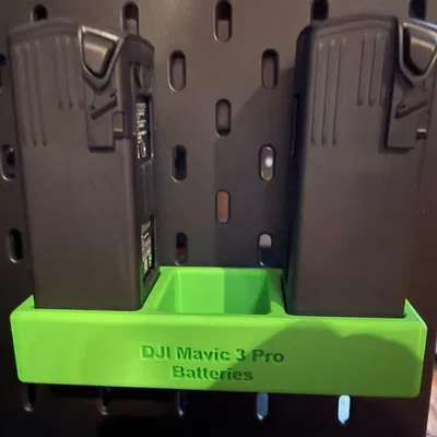 Giá đỡ pin cho DJI Mavic 3 Pro gắn trên bảng Skadis