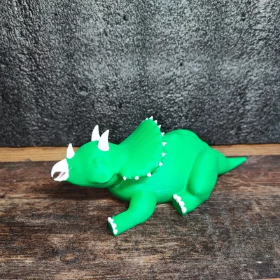 Tượng triceratops buồn ngủ in 3D đa màu sắc