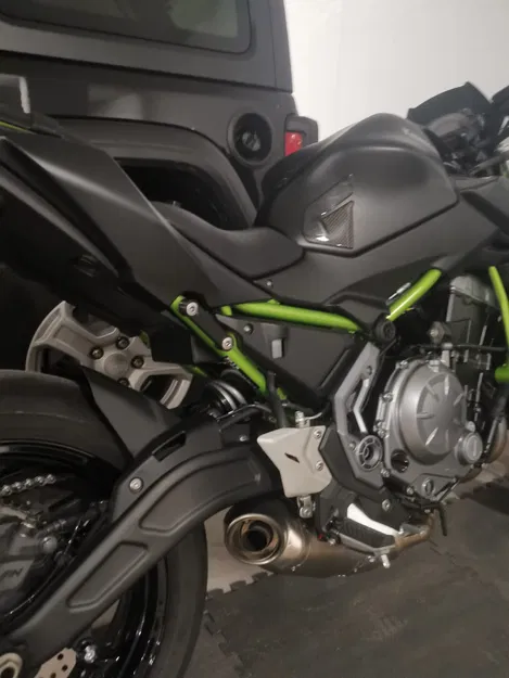 Bỏ chân đế hành khách Kawasaki Z650 - Image 2