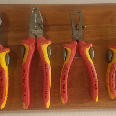 Giá đỡ tường Knipex tùy chỉnh cho kìm VDE