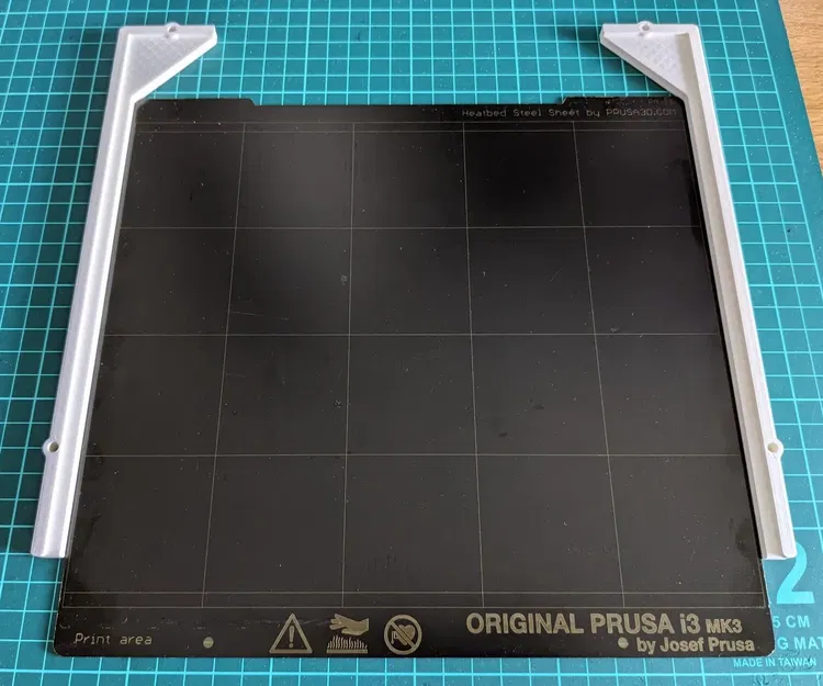 Giá đỡ tấm thép cho Prusa MK3 và MK4 - Image 1