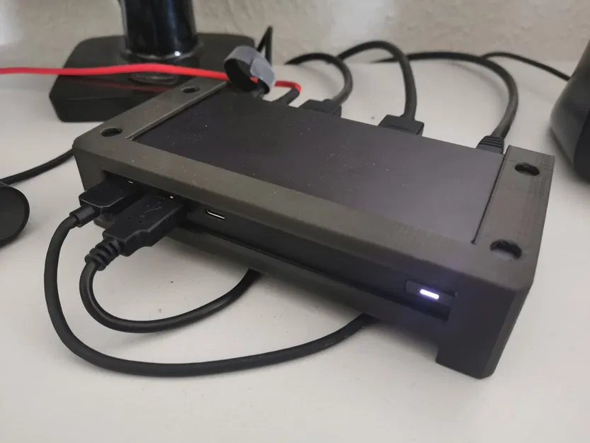 Giá đỡ UGREEN Revodok với thanh nâng kết nối cổng USB - Image 1