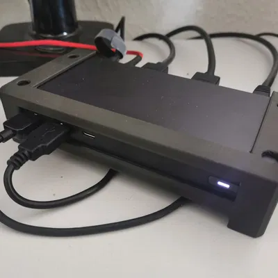 Giá đỡ UGREEN Revodok với thanh nâng kết nối cổng USB