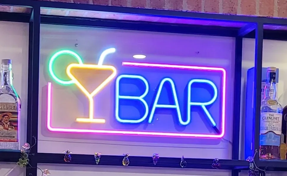 Biển hiệu BAR Led Neon lắp đặt trên acrylic trong suốt - Image 1