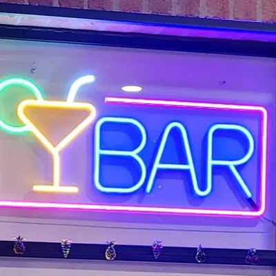 Biển hiệu BAR Led Neon lắp đặt trên acrylic trong suốt