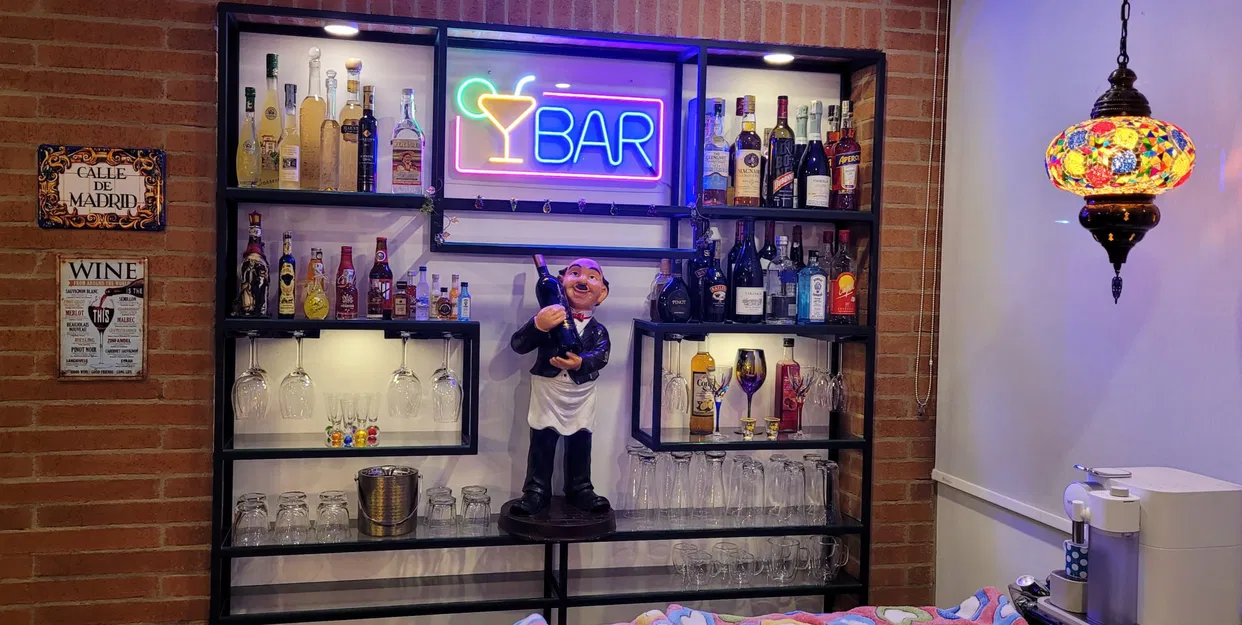 Biển hiệu BAR Led Neon lắp đặt trên acrylic trong suốt - Image 5