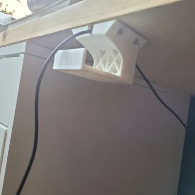 Giá đỡ tai nghe arctis 3 với cáp aux ẩn dưới bàn