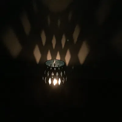 Giá đỡ nến với hiệu ứng ánh sáng độc đáo