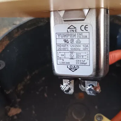 Phần lắp đặt ổ cắm C13 cho cuộn dây điện