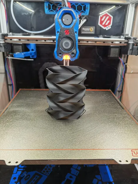 Hộp bút và giá đỡ dụng cụ trên bàn làm việc - Image 2