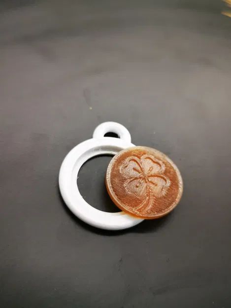 Chìa khóa hình cỏ ba lá cho token giỏ hàng - Image 1