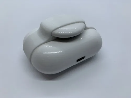Vỏ bảo vệ AirTag cho AirPods và AirPods Pro - Image 1