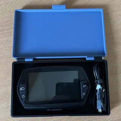 Hộp lưu trữ Nyon Bosch (Ebike) với cáp sạc USB