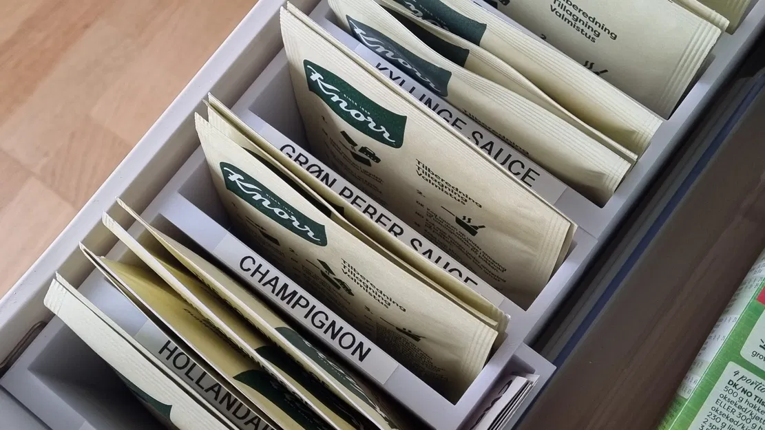 Giá đỡ lưu trữ túi sốt Knorr với kệ công thức - Image 2