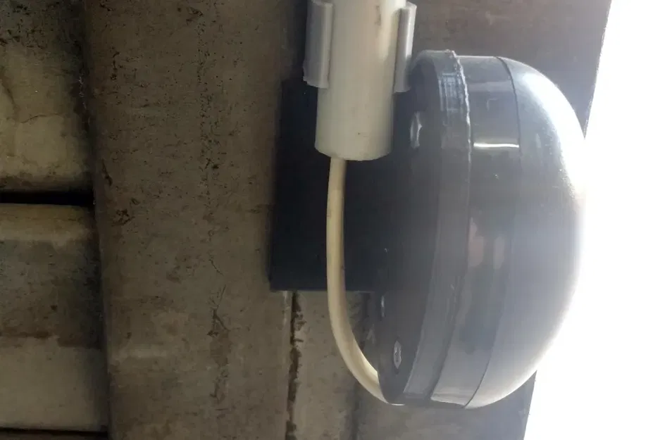 Giá đỡ nghiêng cho cảm biến hồng ngoại rào chắn cửa gara (A... - Image 2