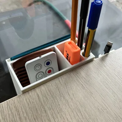 Giá đỡ bút và phụ kiện cho bàn làm việc