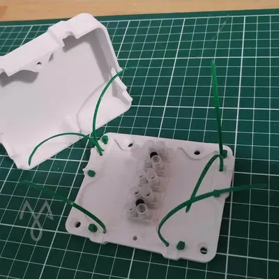 Hộp nối điện cho dây 16mm hoặc 7mm