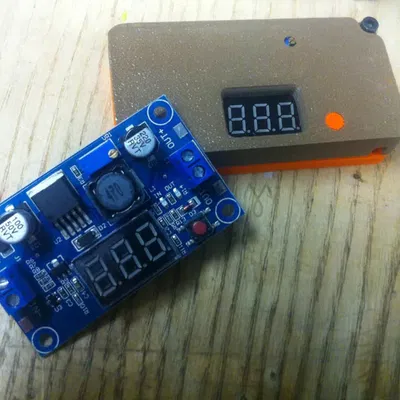 Vỏ bảo vệ DC-DC LM2596 với tính năng quản lý cáp