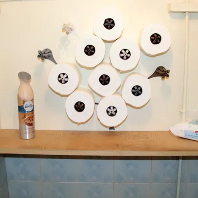 Cây đỡ giấy vệ sinh sáng tạo từ ý tưởng bất ngờ