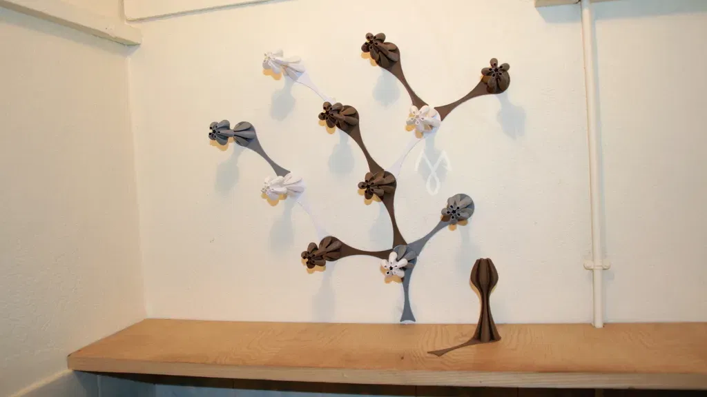 Cây đỡ giấy vệ sinh sáng tạo từ ý tưởng bất ngờ - Image 4