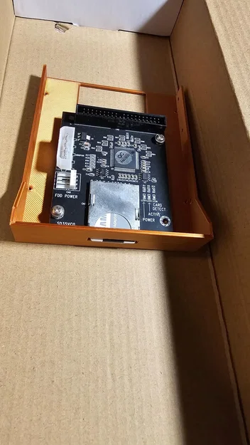 Giá đỡ thẻ SD cho khe đĩa mềm 3.5" trong retrocomputing - Image 1