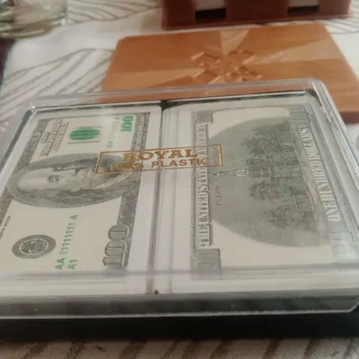 Hộp thay thế cho bộ bài poker bị hỏng