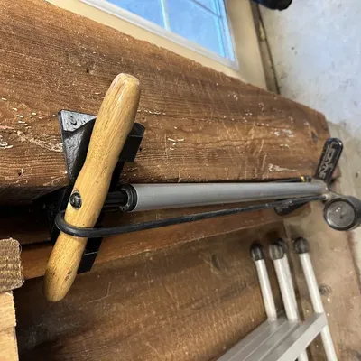 Giá đỡ bơm xe đạp cho góc ngoài