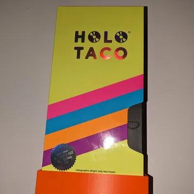 Giá đỡ hộp sơn móng tay Holo Taco kỷ niệm 4 năm