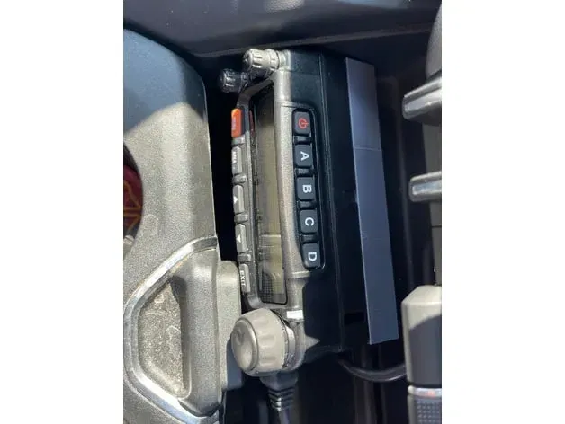 Bảng gắn Wouxun KG-1000G Plus cho Ram 2500 2019 - Image 2