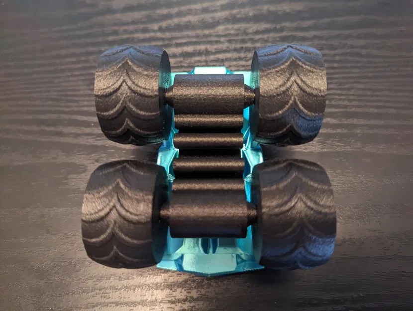 Xe tải quái vật với ổ bi và lốp lớn - Image 4