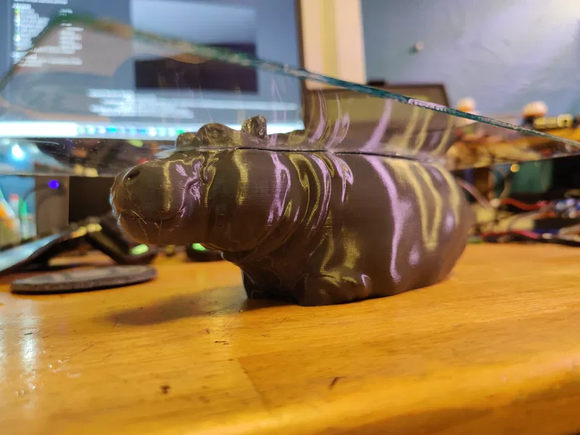 Bàn kính hình hà mã nổi lên từ mặt nước - Image 4