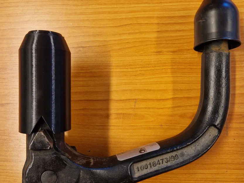 Nắp che móc kéo Oris cho cốp xe gọn gàng - Image 1