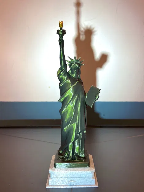 Tượng Nữ thần Tự do phong cách low poly - Image 1