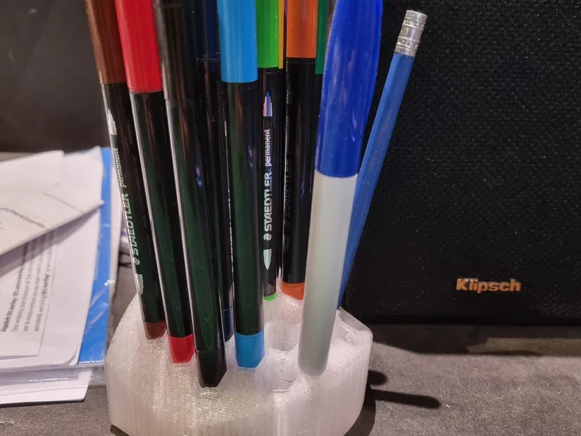 Giá đỡ bút nghiêng tiện lợi cho bàn làm việc - Image 1