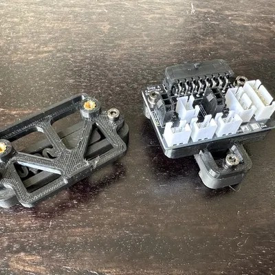 Bảng gắn PCB phân phối Carabiner của Annex lên ray DIN