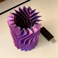 Bình đựng bút chì và bút bi với thiết kế sóng chéo - Thumbnail 3