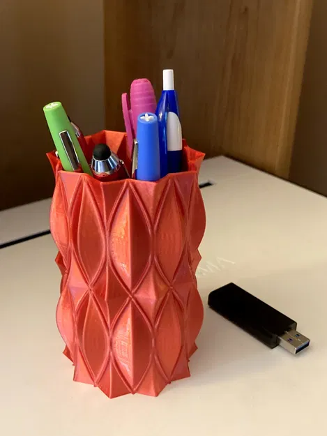 Bình đựng bút chì/bút bi hình bầu dục sắc nét - Image 1