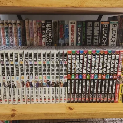 Giá đỡ sách manga giúp hiển thị sách dễ dàng hơn