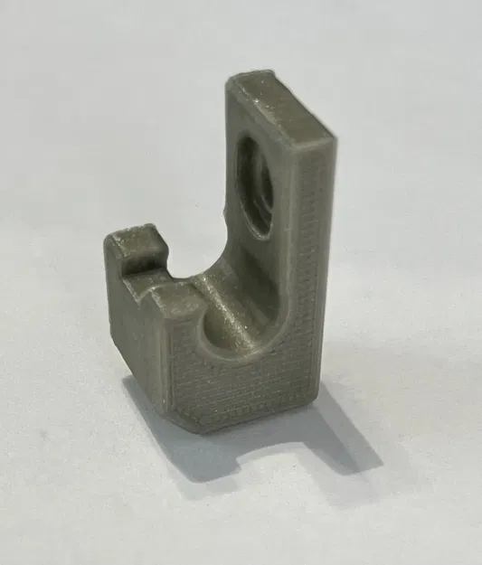 Kẹp tường giá để quần áo Closet Shelving - Image 1