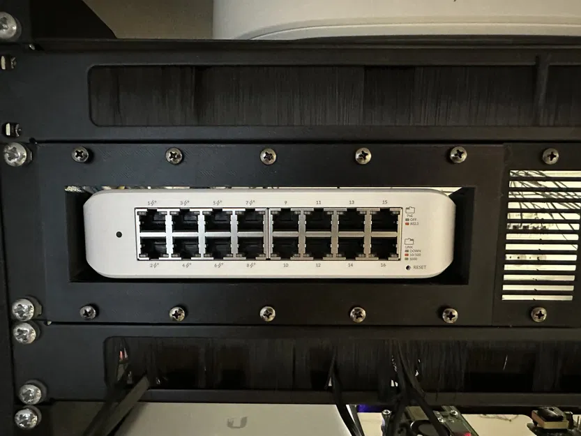 Giá đỡ Rack 2U cho Unifi US16POE - Image 1