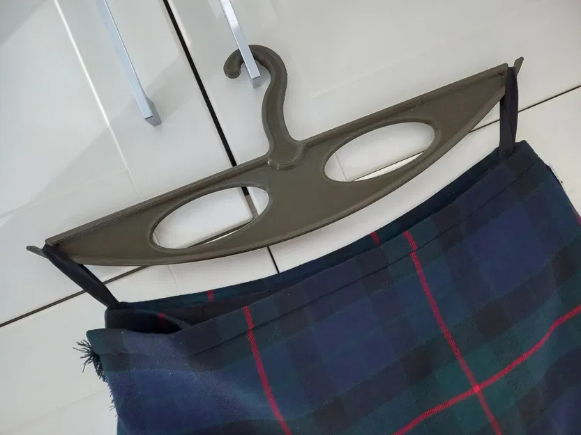 Giá treo kilt chắc chắn cho trang phục nam giới - Image 1