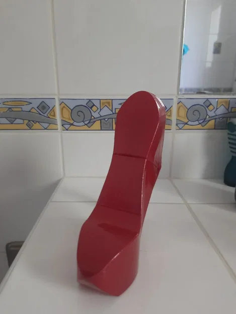 Bình nước hình giày độc đáo cho nước hoa và chất lỏng khác - Image 1