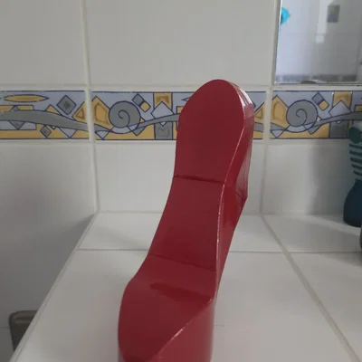 Bình nước hình giày độc đáo cho nước hoa và chất lỏng khác
