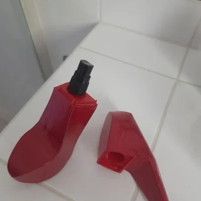Bình nước hình giày độc đáo cho nước hoa và chất lỏng khác