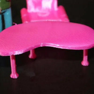 Bàn hình thận cho ngôi nhà búp bê theo tỷ lệ 1:22,5