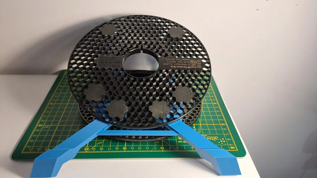 Giá đỡ laptop với chân cao su hình lục giác Prusament - Image 1