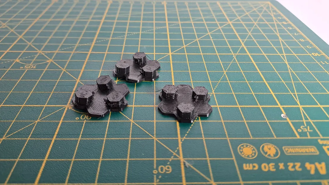 Giá đỡ laptop với chân cao su hình lục giác Prusament - Image 2