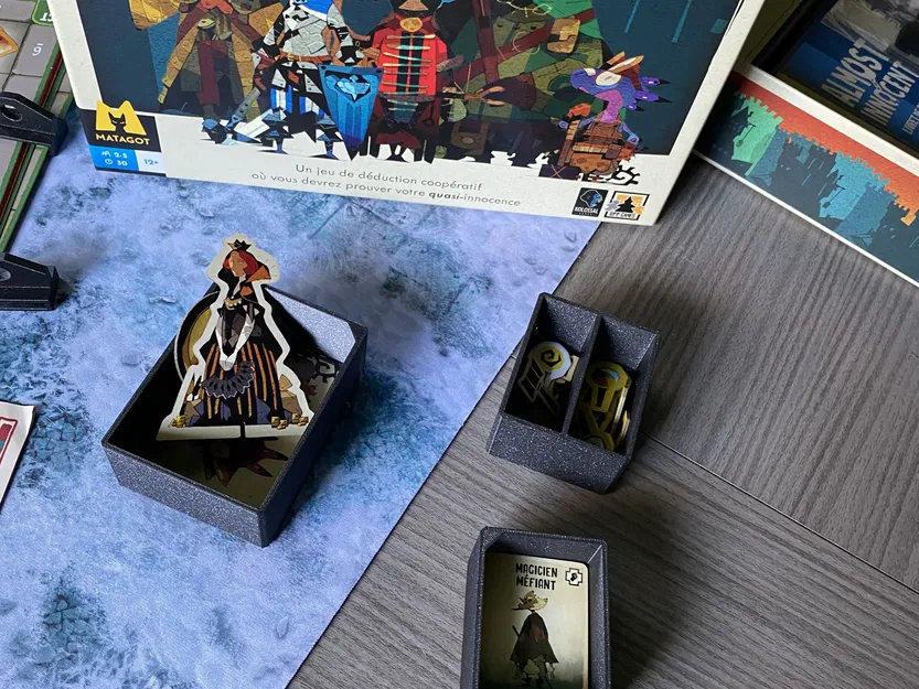 Giá đỡ thẻ bài cho trò chơi Almost Innocent - Image 2